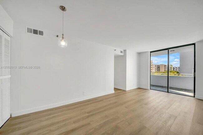 Building Photo - 501 SW 1st St