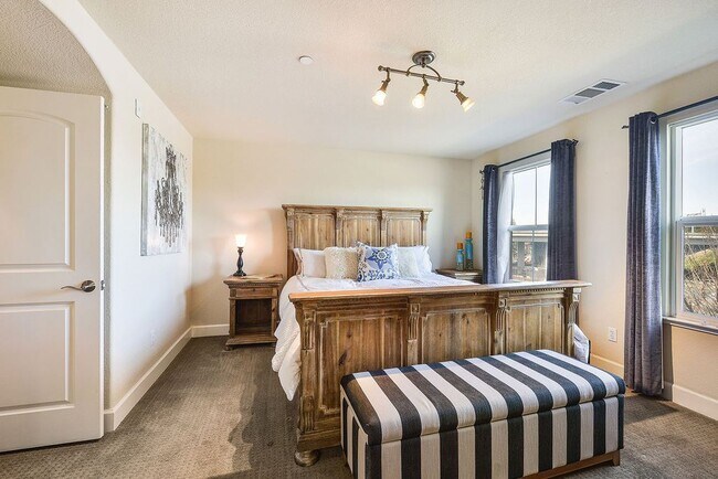 Building Photo - UPDATED LARGE 1600 sq/ft 3BR/3.5BA Central Mtn View Townhome AVAILABLE NOW