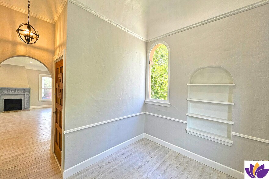 Building Photo - 1152 S Hayworth Ave