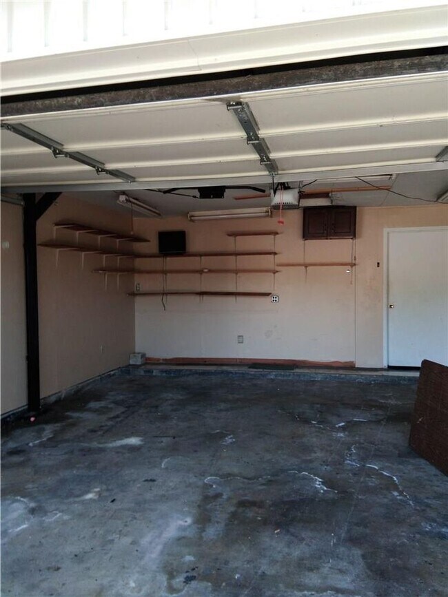 Building Photo - Cozy 3 Bed / 2 Bath Single-Family Home for...