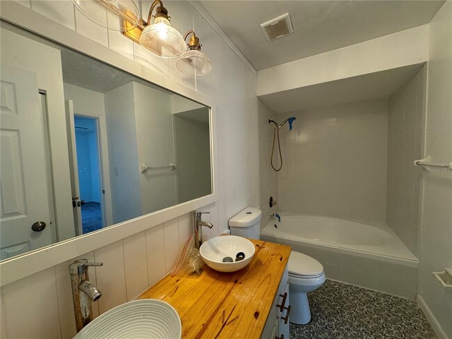 Building Photo - 611 S Seneca Blvd