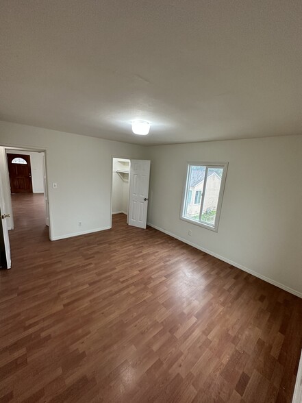 Master Bedroom w/ walk-in closet - 3447 Caspian Ave