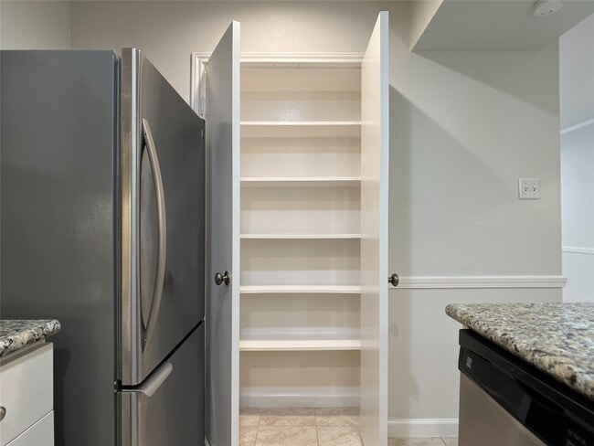 Building Photo - 1601 S Shepherd Dr