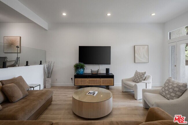 Building Photo - 17165 Palisades Cir