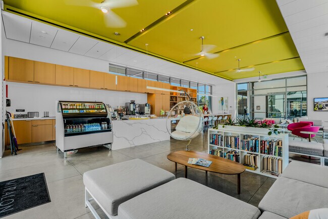 Building Photo - 446 Fountain Dr