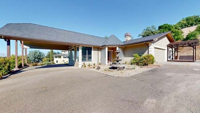 Building Photo - 9168 Eastside Rd