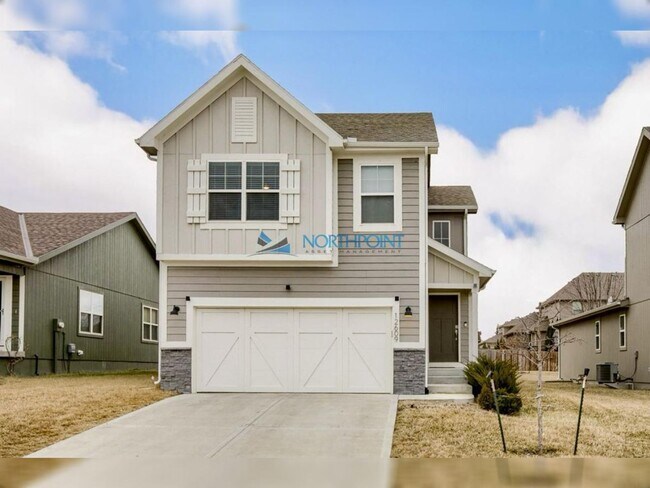 Building Photo - Spacious 4 beds 2.5 baths in Lees Summit