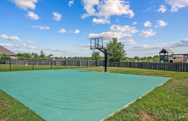 Building Photo - 3 Bedroom | 2 Bathroom | 2 Car Garage| Ozark MO | Fireplace | Separate Green House/Office | Fence...