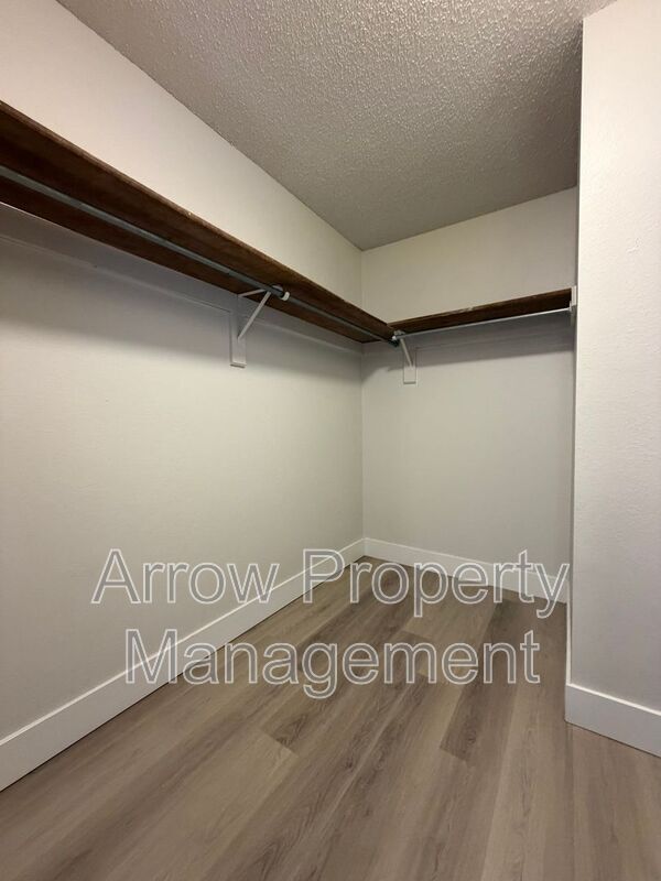 Building Photo - 2340 N 44th St