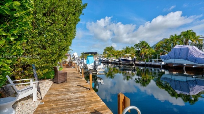 Building Photo - 150 Azalea St