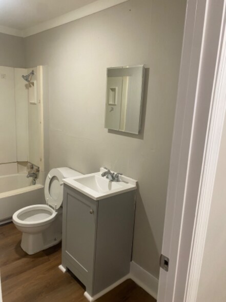 Building Photo - 3950 S Dixie Rd