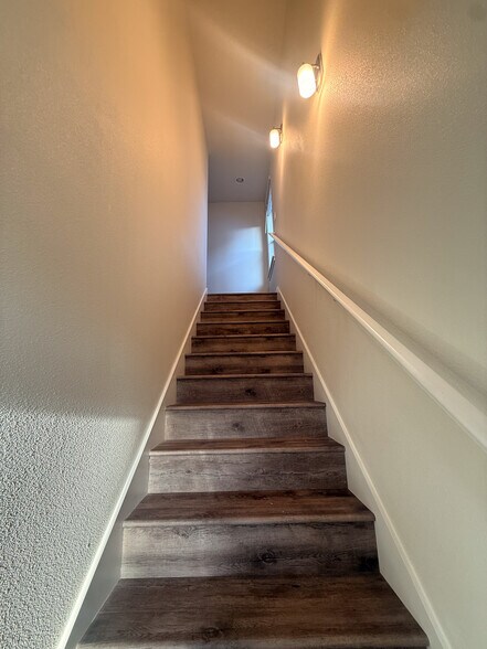 Building Photo - 507 NW Hillcrest Dr