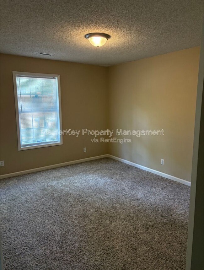 Building Photo - 1401 Ravensthorpe Dr