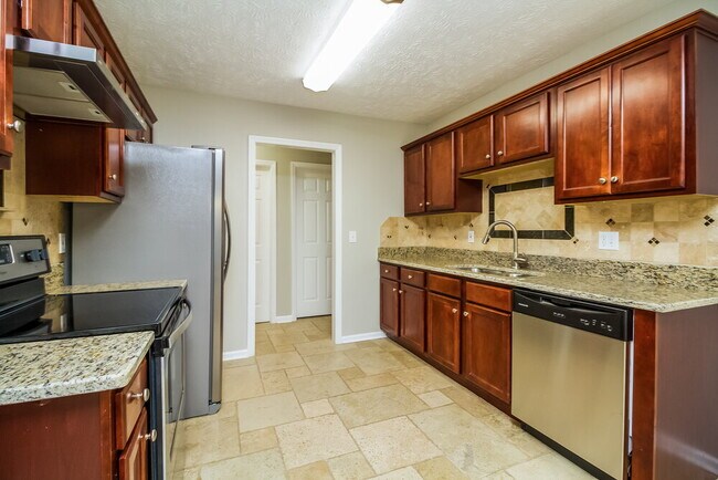 Building Photo - 1856 Lakewood Village Dr