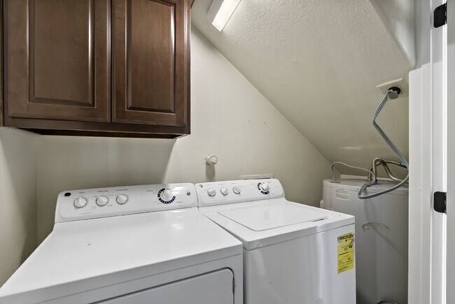 Building Photo - Pre-Leasing for Summer 2025 Move-In, First...