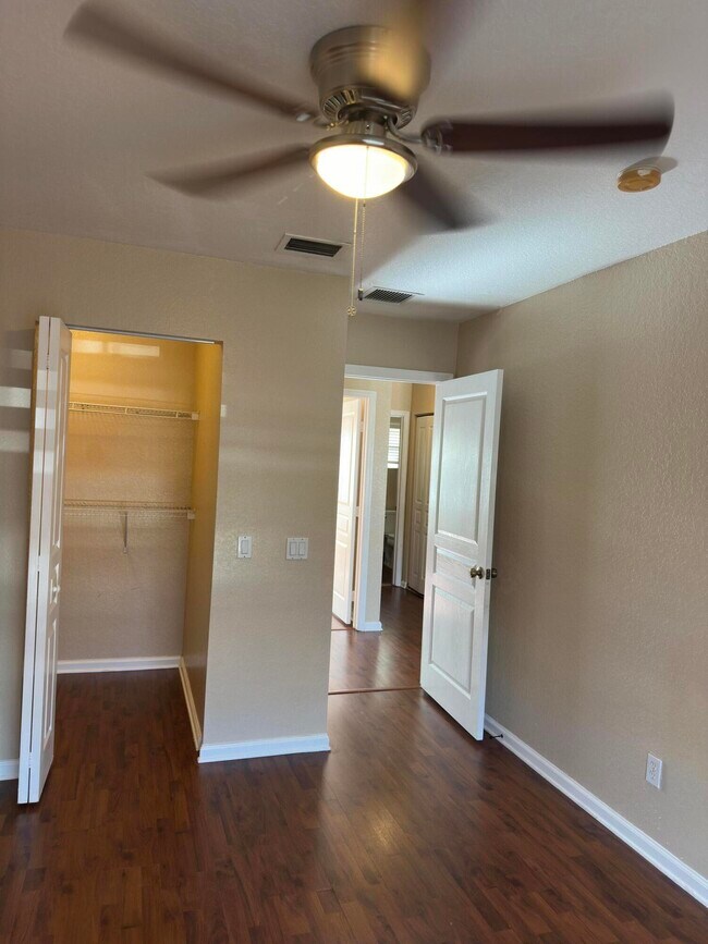 Building Photo - 5409 Eastbay Dr