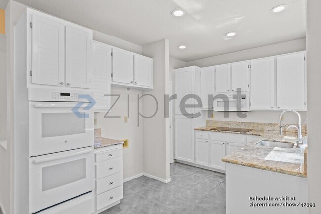 Building Photo - 914 Vista Pointe Dr