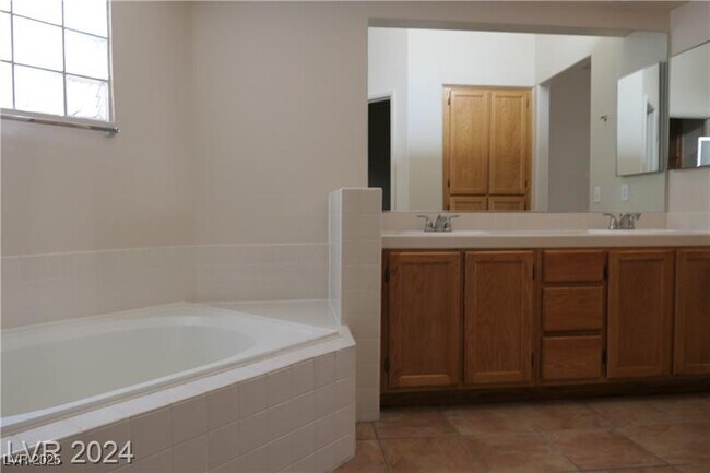 Building Photo - 6665 Golden Pond Cir