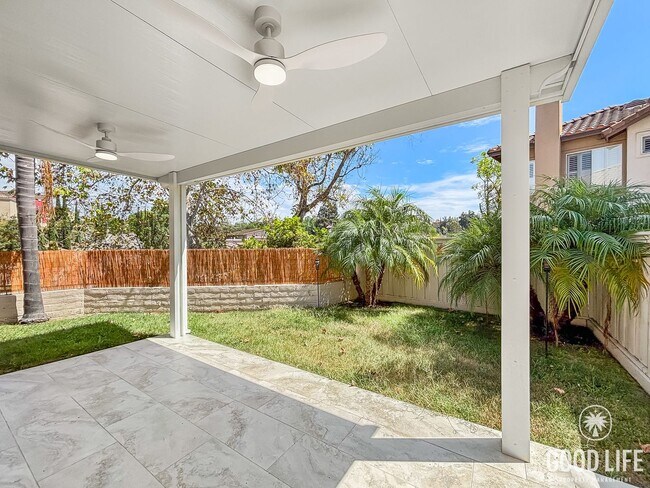 Building Photo - Modern 4BD/3BA Townhouse in San Miguel Ran...