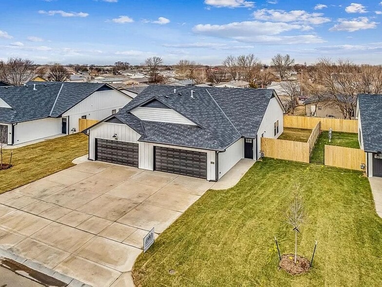 Building Photo - 3520 W 45th St S