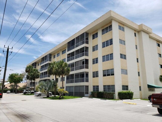 Primary Photo - 55 SW 2nd Ave