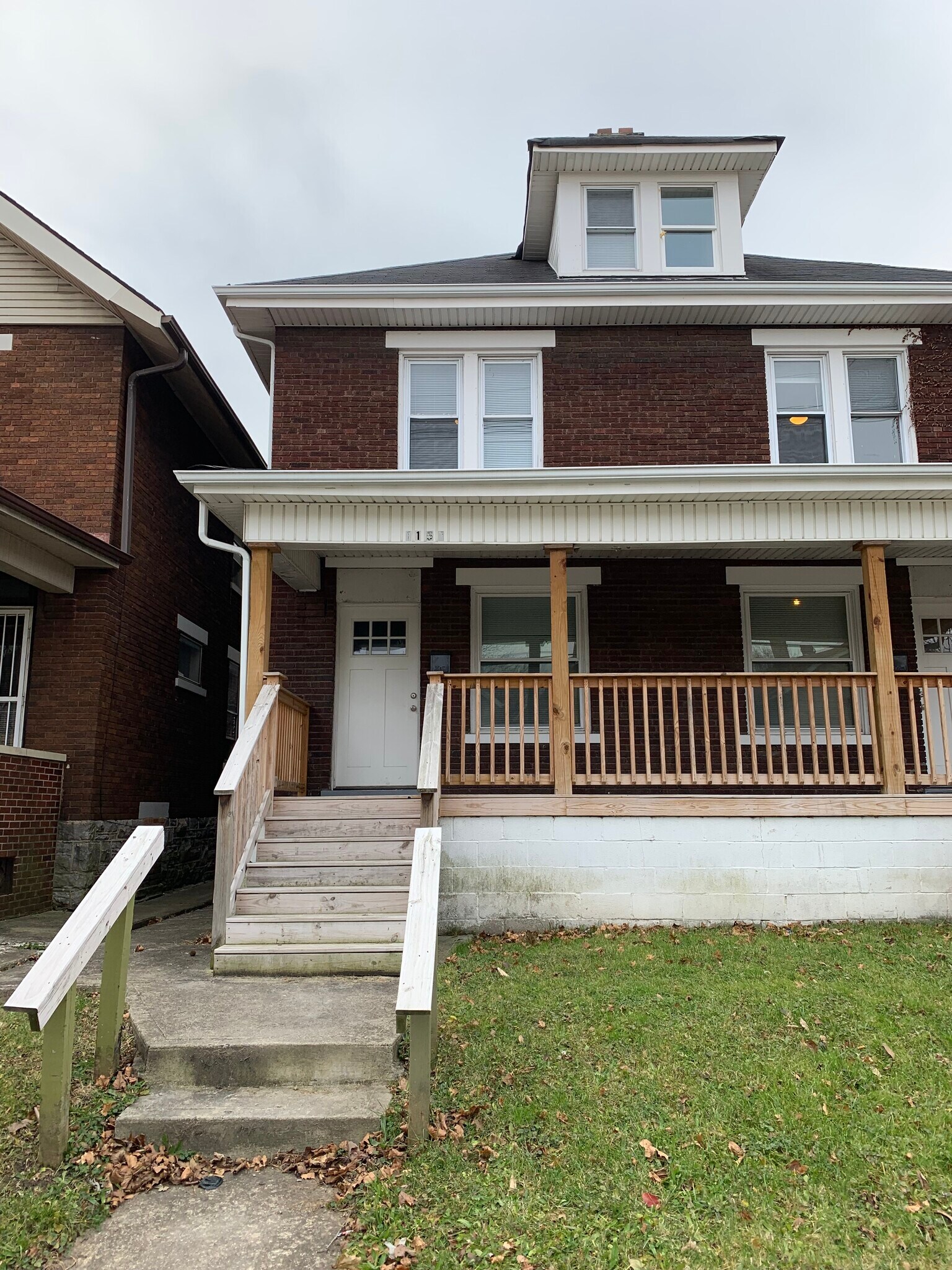 Building Photo - 1157 E Whittier St