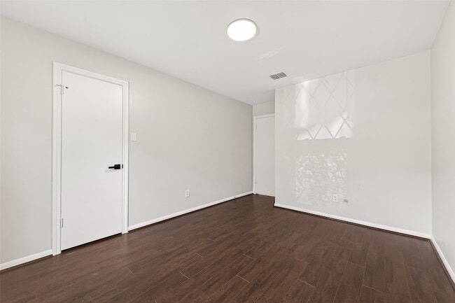 Building Photo - 6207 Claridge Dr