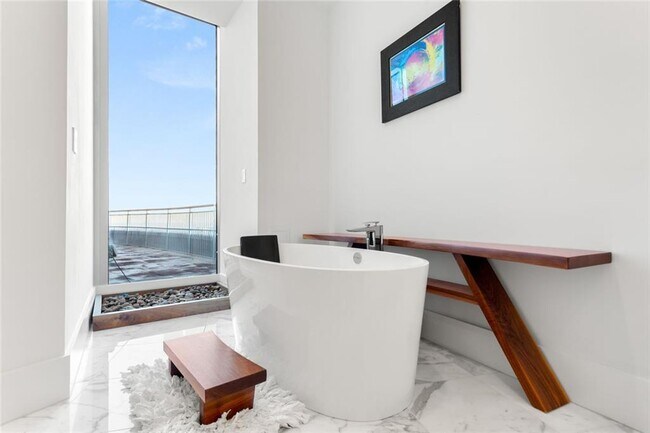 Building Photo - 3338 Peachtree Rd NE