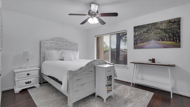 Building Photo - 2608 Bering Dr