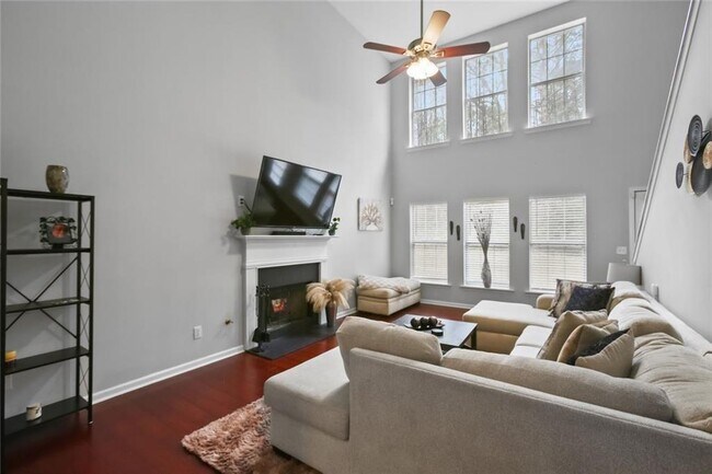 Building Photo - 1464 Gates Cir SE