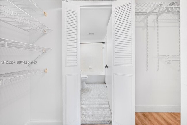 Building Photo - 1300 NE Miami Gardens Dr