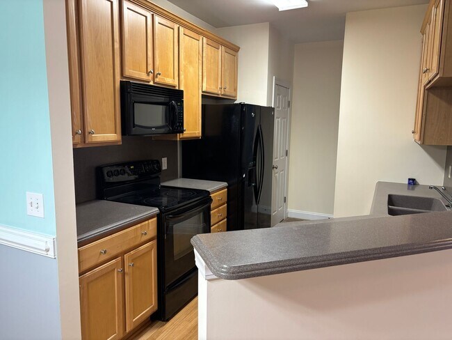 Building Photo - 2073 Silvercrest Dr