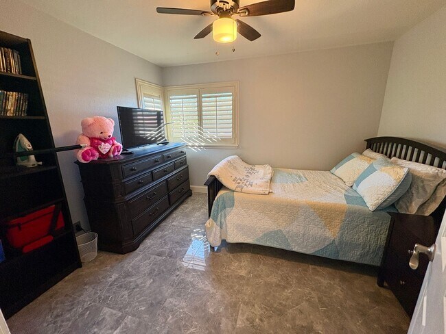 Building Photo - Spacious Living in a Beautifully Updated 4 Bedroom Home!