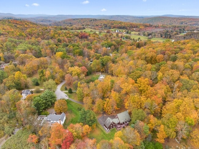 Building Photo - 17 Curtis Dr