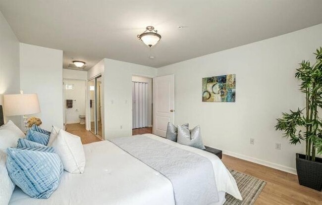 Building Photo - Cartville