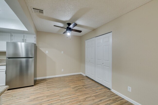 Building Photo - GORGEOUS 2 BEDROOMS CONDO*JUST COMPLETED U...