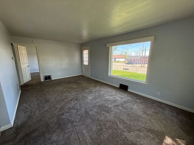 Building Photo - Single Family Home-Northwest School District *FREE AUGUST 2026 RENT*