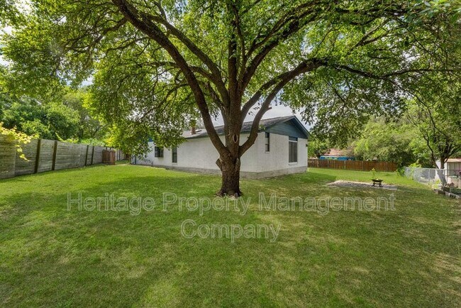Building Photo - 2526 Town Briar St