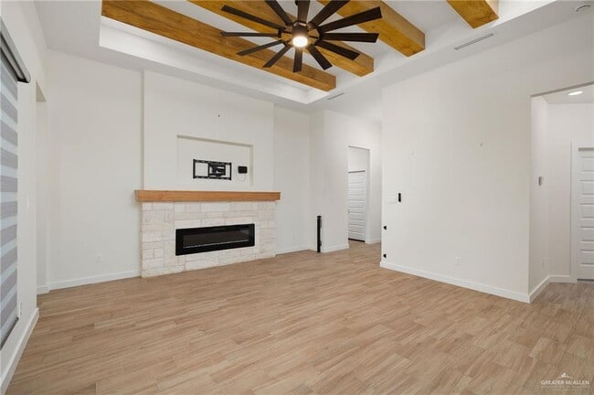 Building Photo - 18 S Peak Dr