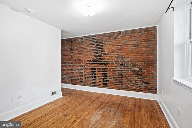 Building Photo - 1305 Spruce St