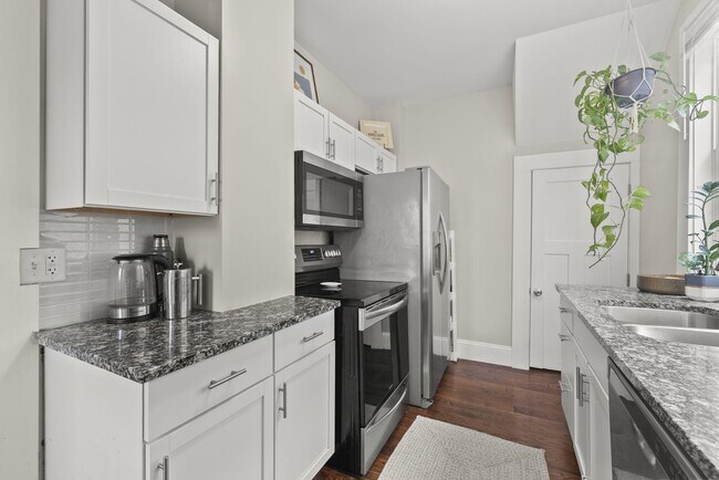 Building Photo - 664 Siebert St