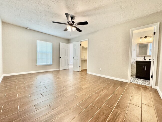 Building Photo - 15218 Falcon Ridge Dr