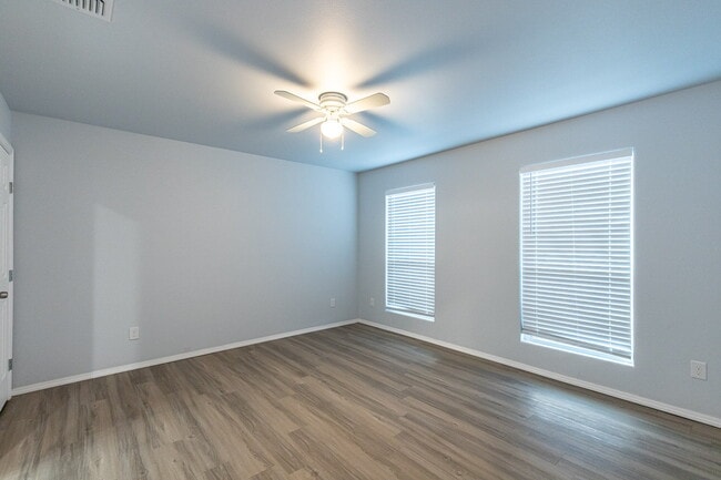 Building Photo - Half off First Full Month's Rent /Zero Deposit /Convenient to All Institutions of Higher Learning...