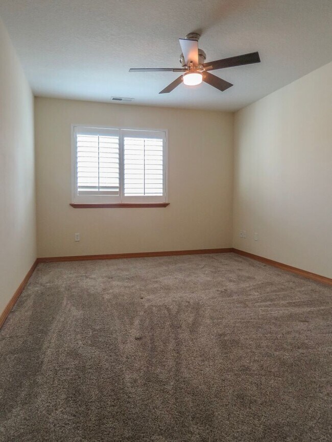 Building Photo - Master on Main- 3 Bedroom Plus 3 Bath Home...