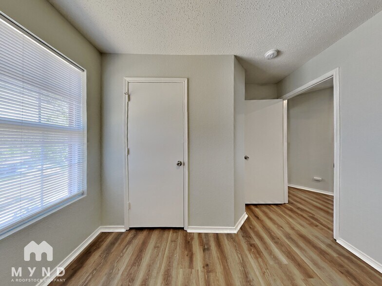 Building Photo - 3117 Stonewall Ln