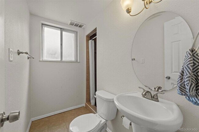 Building Photo - 2352 N Circle Dr