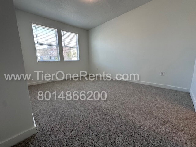 Building Photo - Move-in special:  First month's rent free!