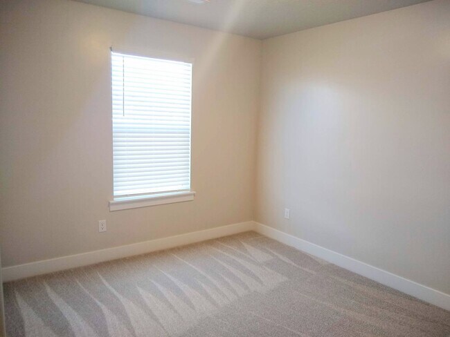 Building Photo - Bluffdale Townhouse Rental in Bringhurst S...