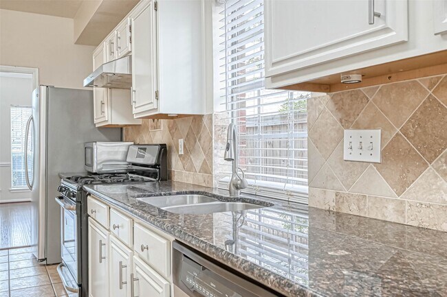 Building Photo - 17935 Western Pass Ln