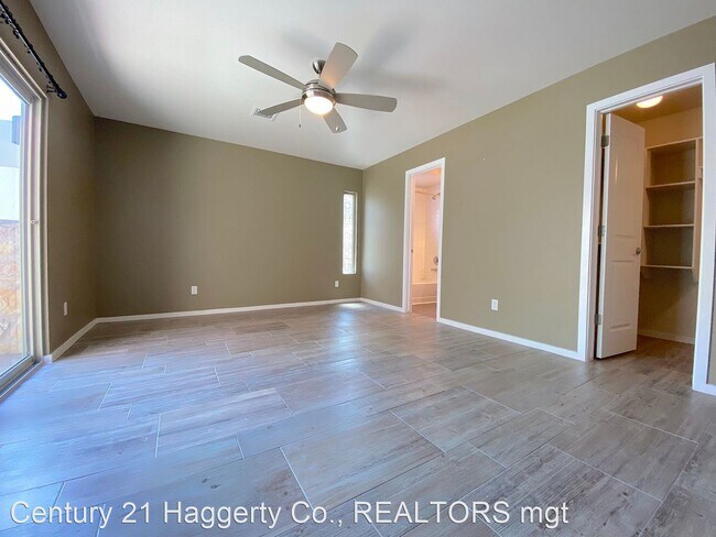 Building Photo - 4 br, 3.5 bath House - 4004 Camelot Height...